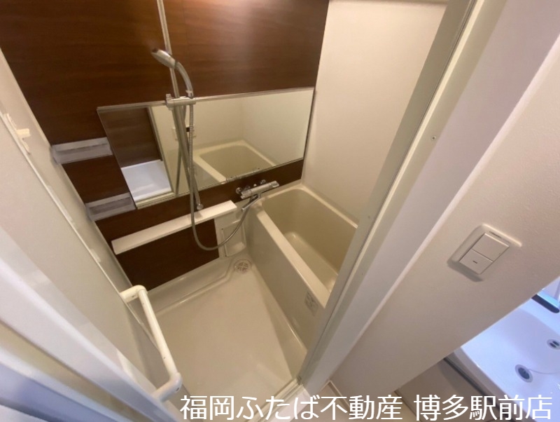 地下鉄箱崎線 箱崎宮前駅 徒歩4分 13階建 築11年の風呂写真