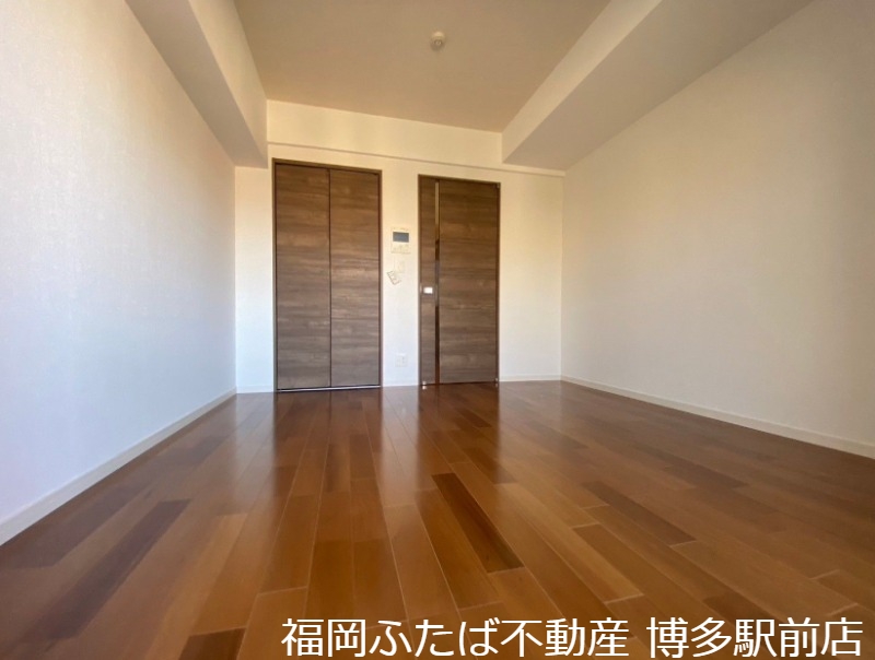 地下鉄箱崎線 箱崎宮前駅 徒歩4分 13階建 築11年の居間写真