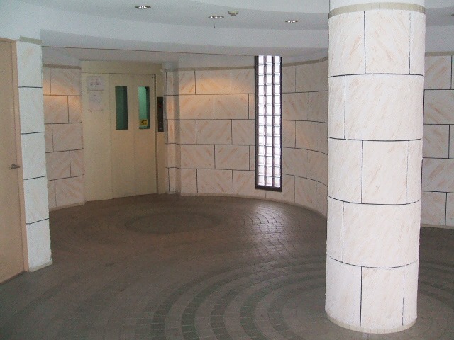 ロビー　建物の内部です