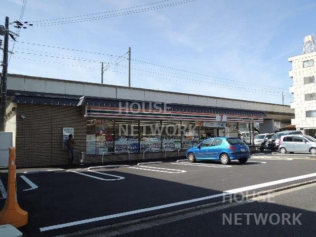 コンビニ　セブンイレブン西小路丸太町店（コンビニ）まで230m