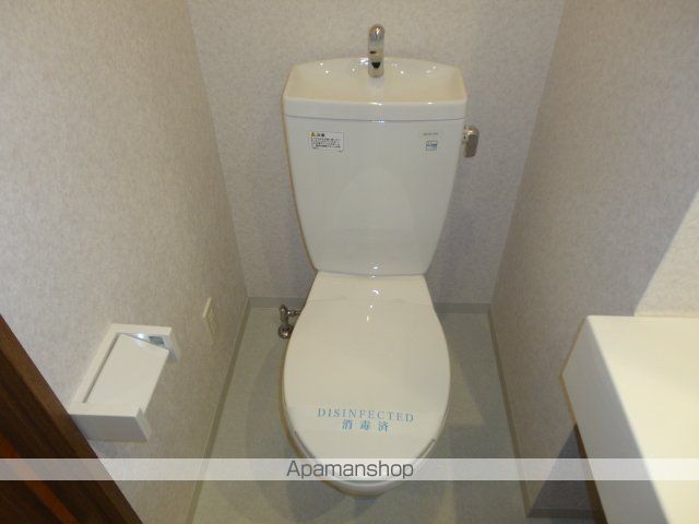 東急田園都市線 三軒茶屋駅 徒歩8分 5階建 築21年のトイレ写真