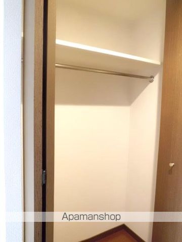 東急田園都市線 三軒茶屋駅 徒歩8分 5階建 築21年の居間写真