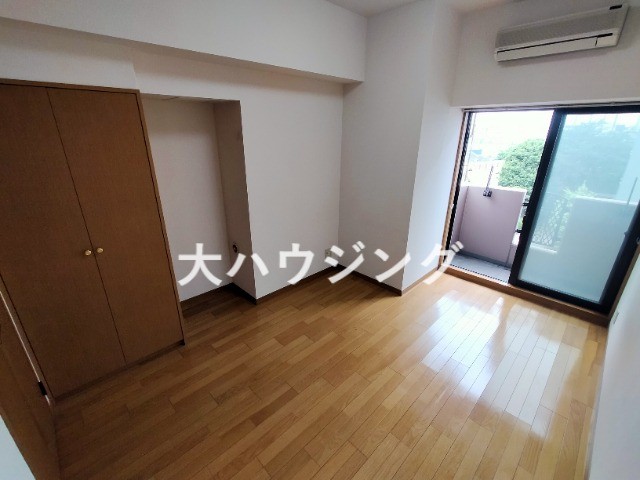 アクティブミレニアム中延の居間写真