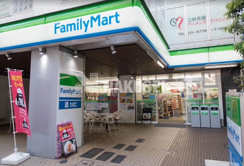 コンビニ　ファミリーマート三軒茶屋東店（コンビニ）まで387m