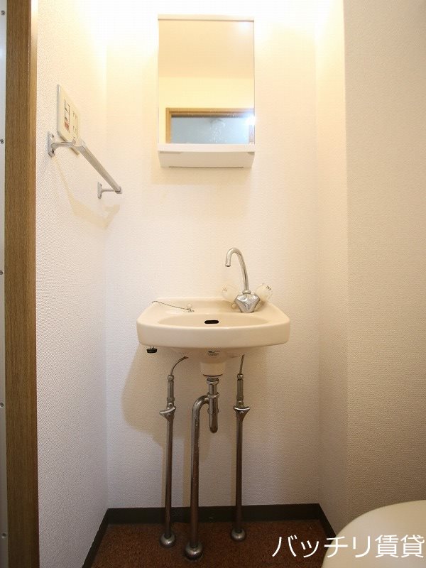 洗面設備　※写真は別号室の為、現状を優先いたします。