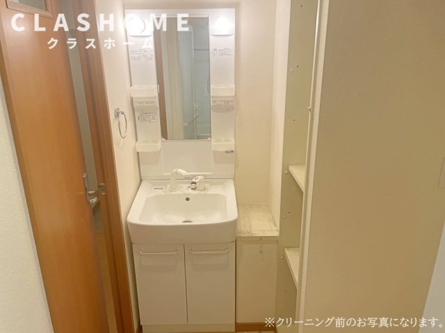 洗面設備　同物件の別部屋になります。