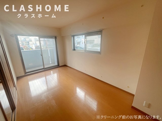 居室・リビング　同物件の別部屋になります。