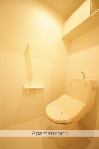 京王線 聖蹟桜ケ丘駅 徒歩11分 2階建 築17年のトイレ写真