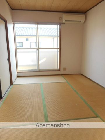 メゾンシルクの居間写真