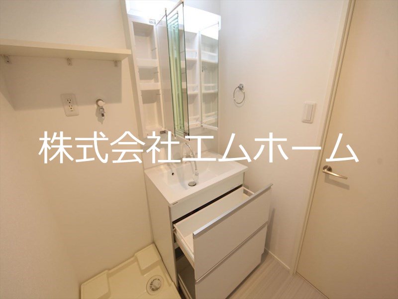洗面設備　脱衣所　独立洗面台（シャンプードレッサー）同型写真