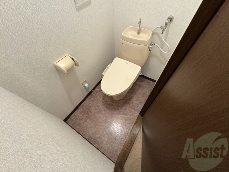 トイレ　こちらはトイレです。清潔感があり、安心して使用できます。