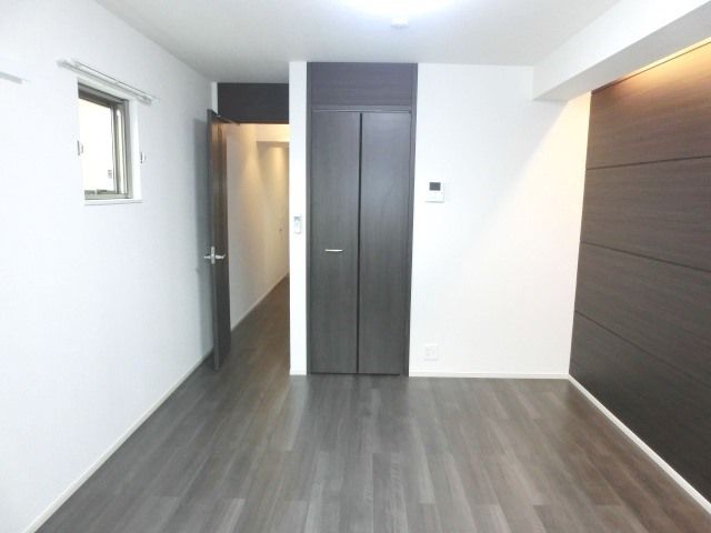 その他部屋・スペース　バルコニー側からのお部屋です。