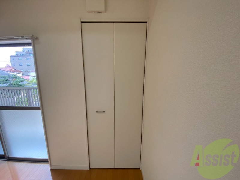 収納　ここに収納がございます。中はどうなっているんでしょう？