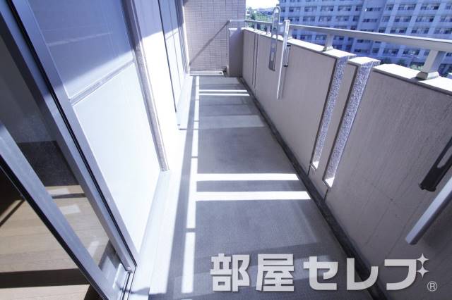 バルコニー　広々としたバルコニー。