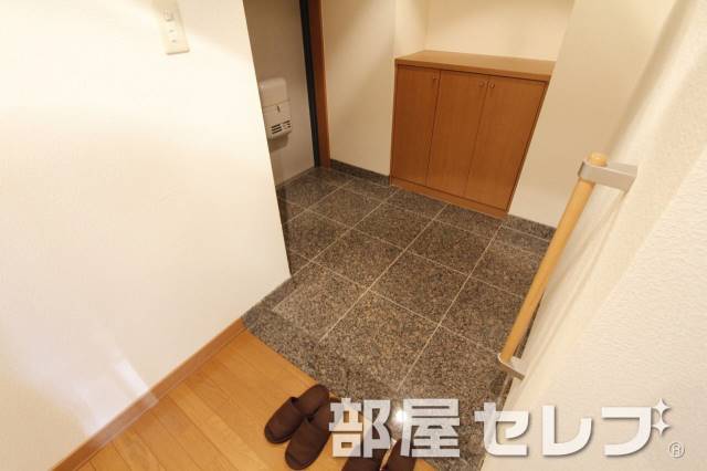 玄関　玄関口。