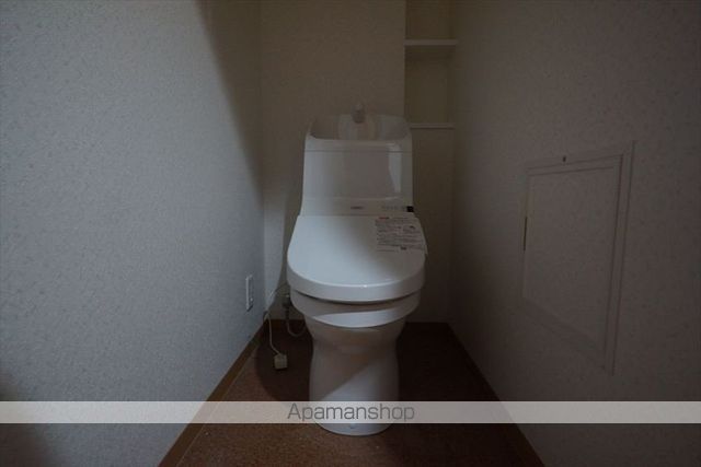 地下鉄東山線 千種駅 徒歩4分 7階建 築10年のトイレ写真