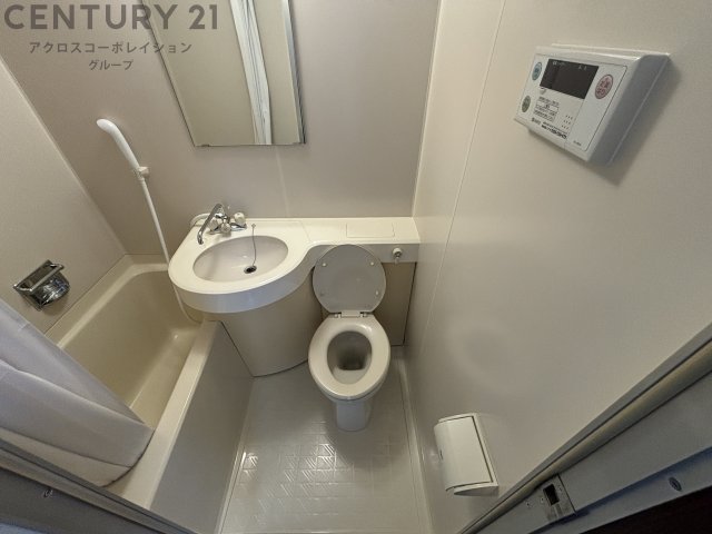 トイレ　浴室内にトイレがあります♪