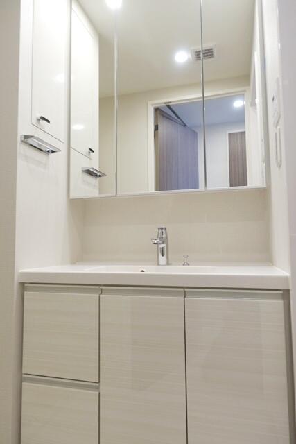 洗面設備　※写真は同タイプ住戸です。