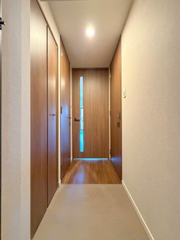 地下鉄千日前線 阿波座駅 徒歩9分 10階建 築1年の玄関写真