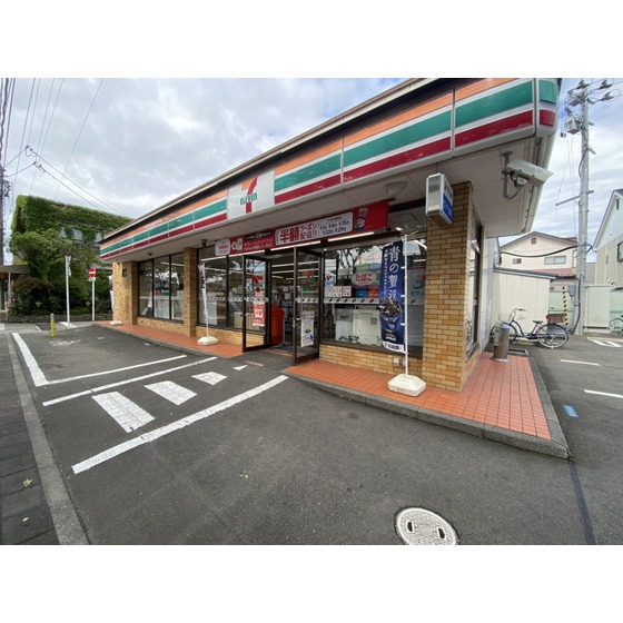 コンビニ　セブンイレブン仙台白萩町店（コンビニ）まで227m