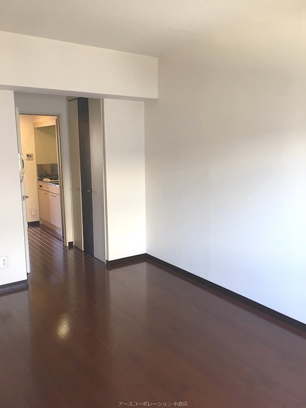 居室・リビング　床、建具の色は変更する場合がございます。