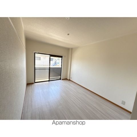 レジデンスホリの居間写真