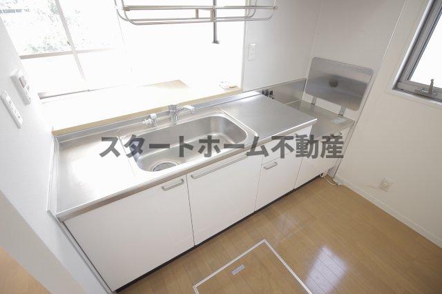 キッチン　コンパクトなキッチンで掃除もラクラク