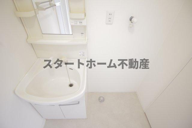 洗面設備　コンパクトで使いやすい洗面所