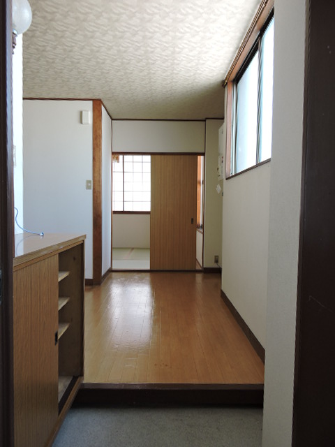 玄関　玄関から見た