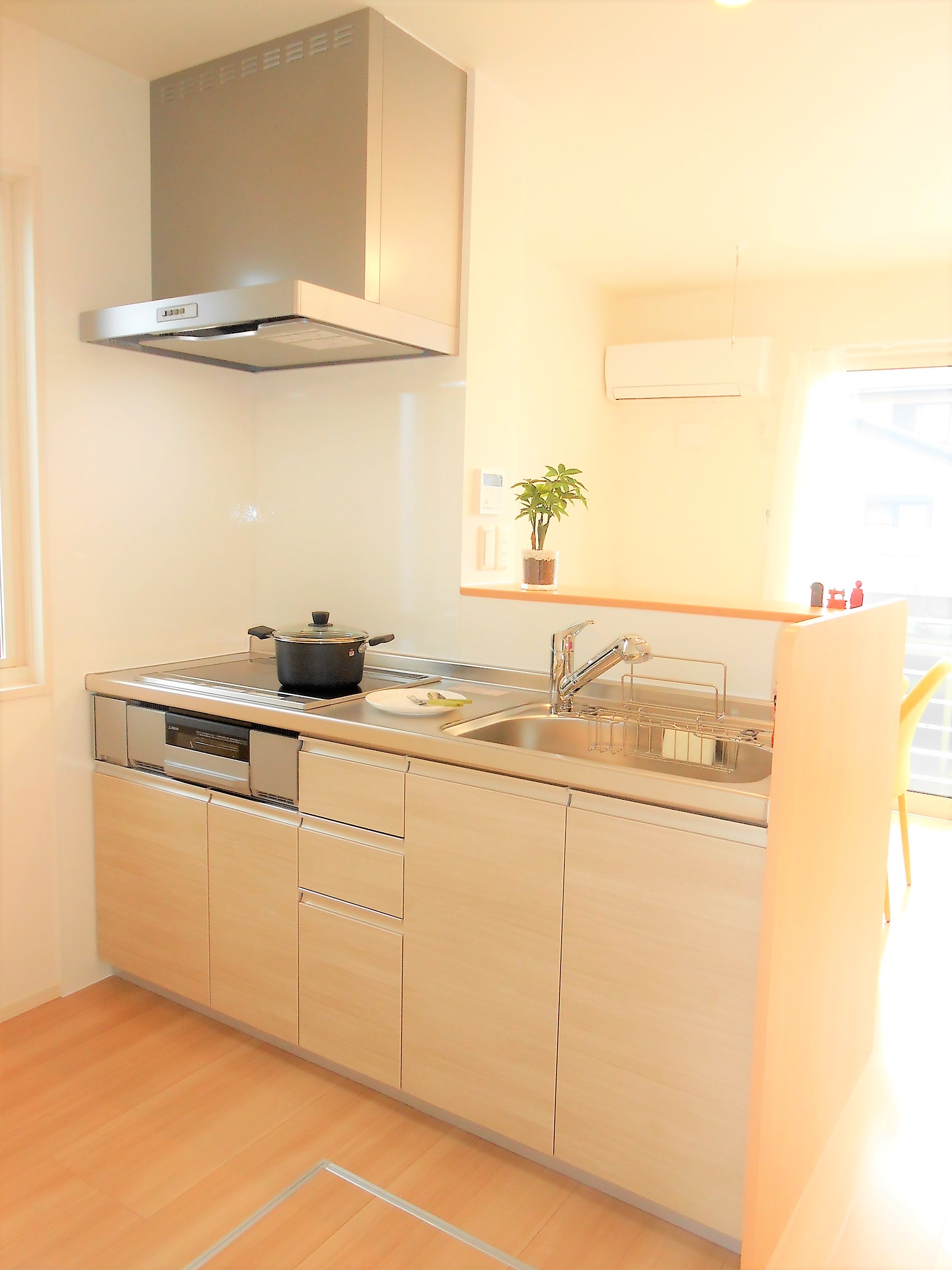 キッチン　システムキッチンを搭載。IH、グリル付きです！