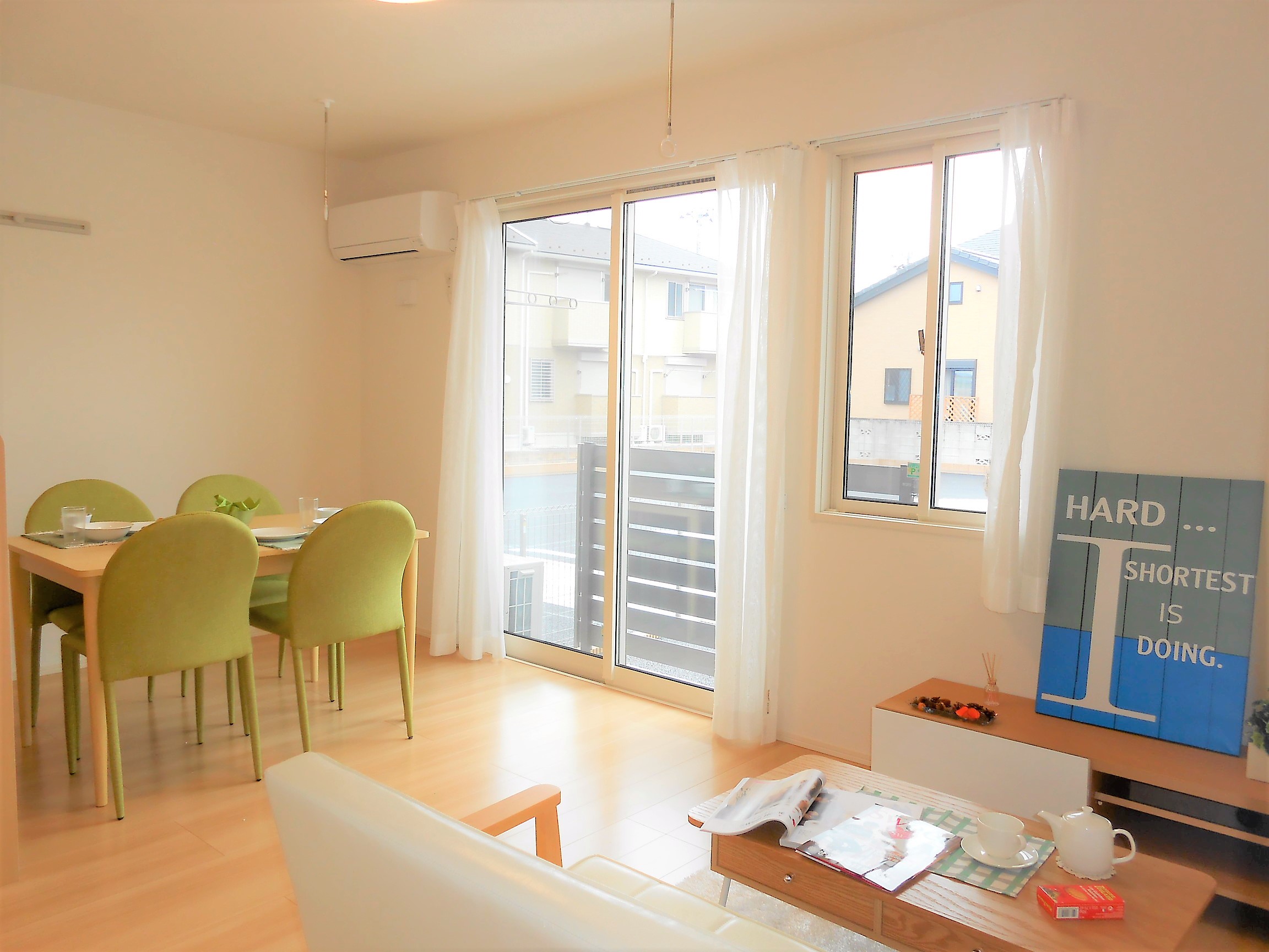 居室・リビング　11帖の南面リビングです。日当たり良好です！