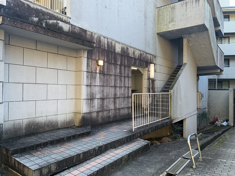 地下鉄烏丸線 北大路駅 バス乗車時間：16分 最寄りバス停で下車 徒歩3分 4階建 築48年の外観写真