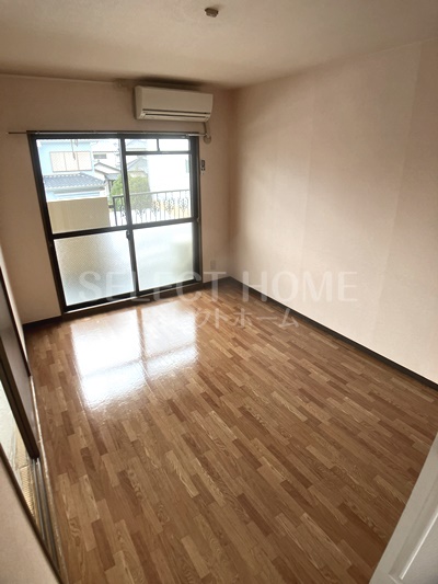 その他部屋・スペース　開放的な寝室です