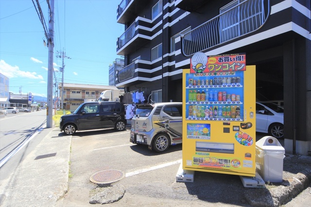 【松山市南江戸のマンションの駐車場】