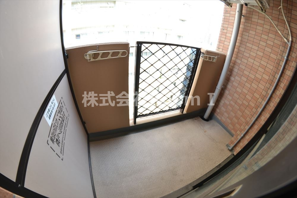 バルコニー　外からの目が気にならないバルコニーで洗濯物が干せます