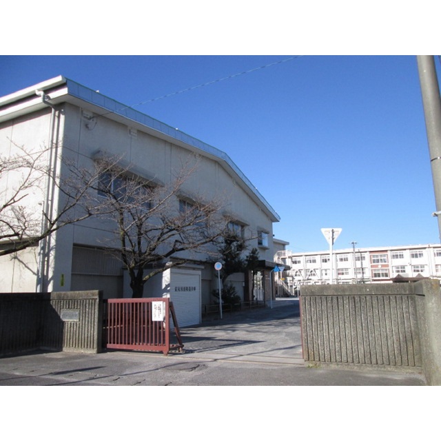 小学校　茜部小学校　　０７（小学校）まで1040m