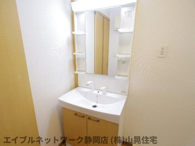 洗面設備　コンパクトで使いやすい洗面所