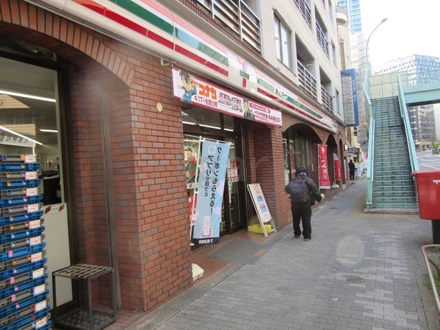コンビニ　セブンイレブン南池袋1丁目南店（コンビニ）まで381m