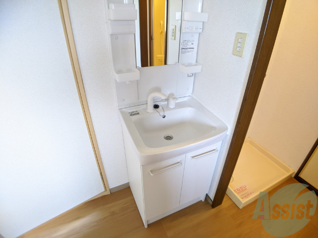 洗面設備　シャンプードレッサーなので身支度しやすそうですね。