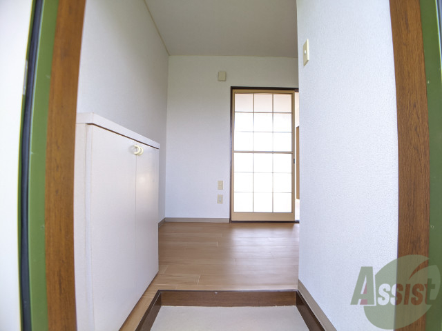 玄関　玄関からの様子です。ＤＫに繋がっています。