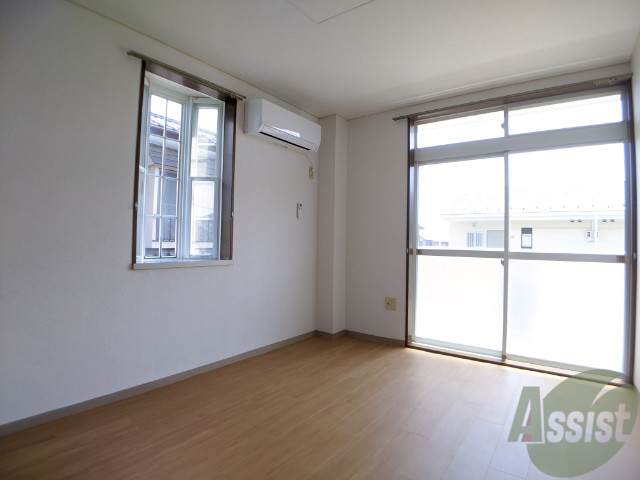 居室・リビング　６帖の洋室です。生活のメインとなる部屋ですね。