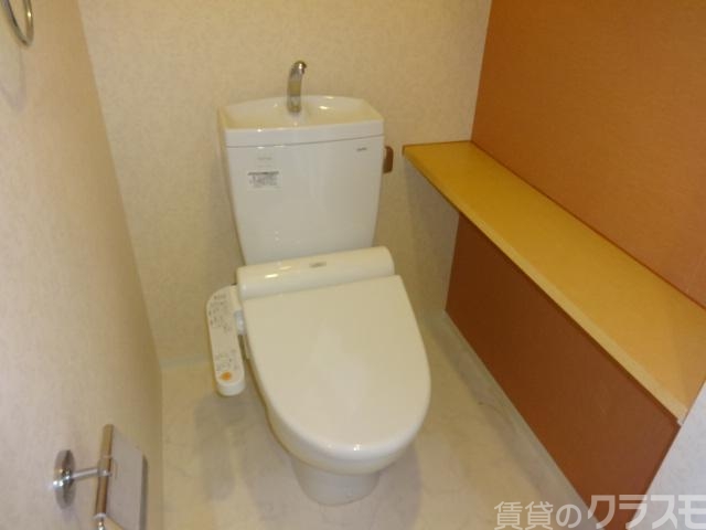 【大阪市東淀川区西淡路のマンションのトイレ】