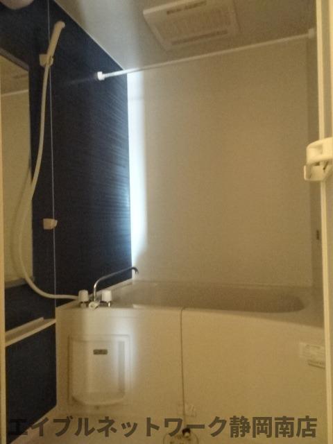 バス・シャワールーム　お風呂で日々の疲れを落としましょう