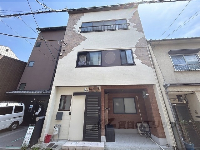 京都駅前ＨＡＬの建物外観