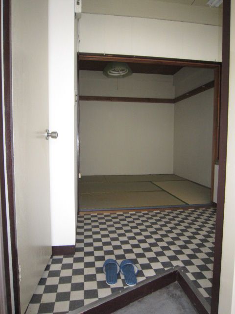 【蕨市北町のマンションの玄関】