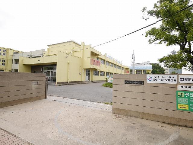 【北九州市小倉北区室町のマンションの小学校】