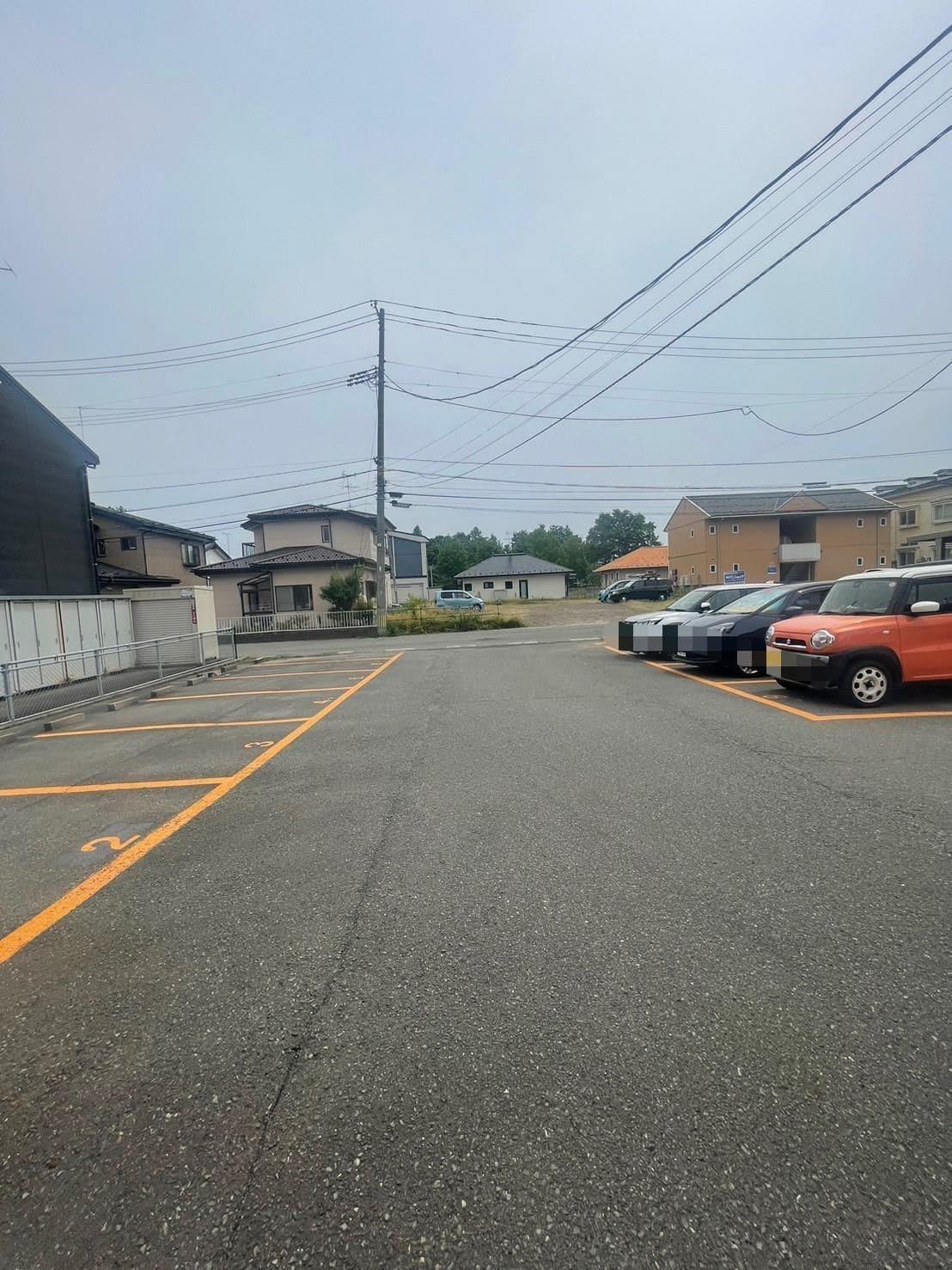 【ロイヤルガーデン東通の駐車場】