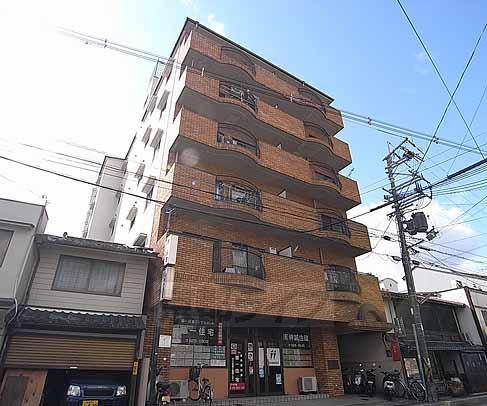 サンパレス東山の建物外観