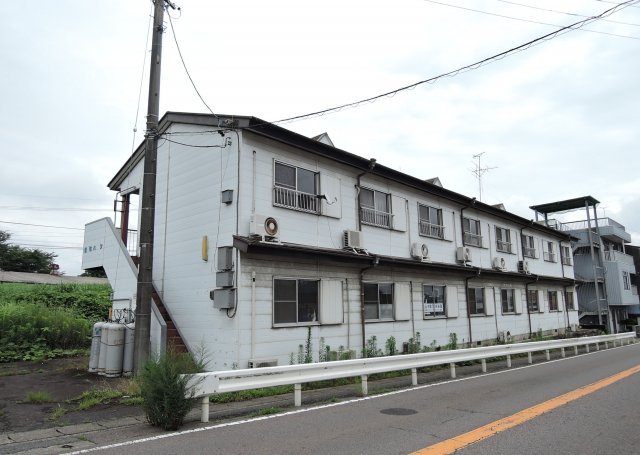 西町ハイツの建物外観