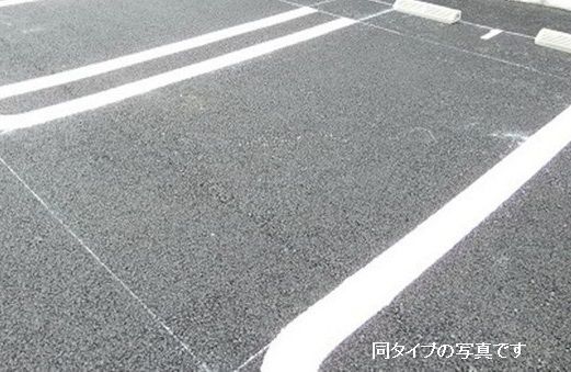 【八潮市大字西袋のアパートの駐車場】